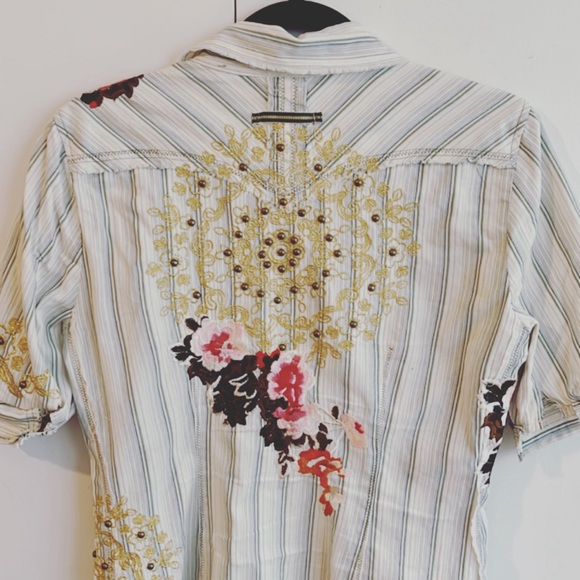 Johnny Was Tops - Unique Johnny was embroidered shirt